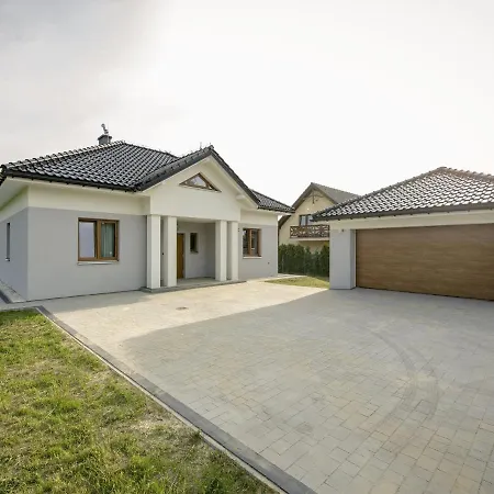 Villa Spacious In With Terrace Cisownica
