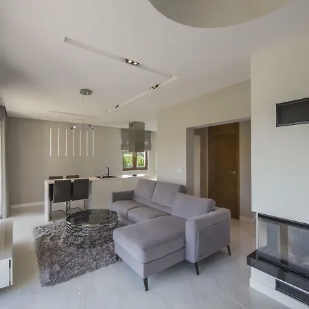 Villa Spacious In With Terrace Cisownica